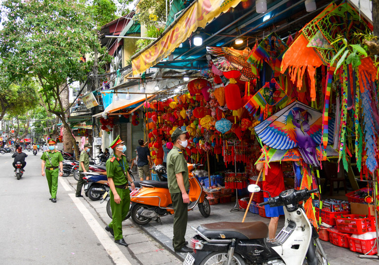 Hà Nội giải tỏa chợ cóc: Nơi nghiêm túc, chỗ lơ là -0