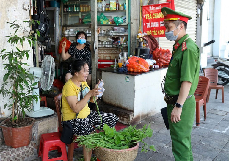 Hà Nội giải tỏa chợ cóc: Nơi nghiêm túc, chỗ lơ là -0