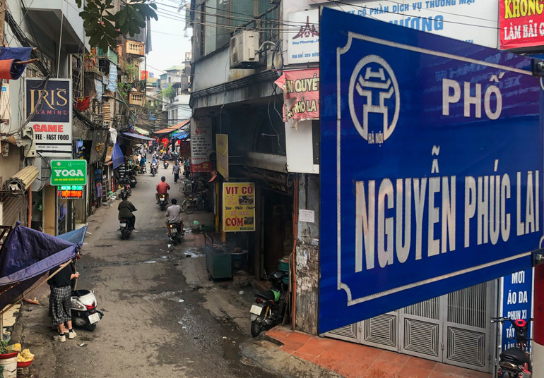 Hà Nội giải tỏa chợ cóc: Nơi nghiêm túc, chỗ lơ là -0