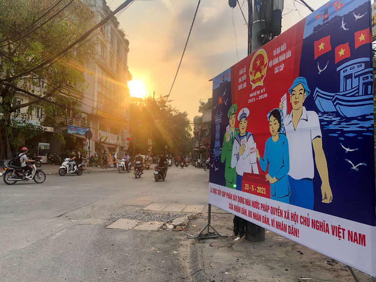 Hà Nội giải tỏa chợ cóc: Nơi nghiêm túc, chỗ lơ là -0