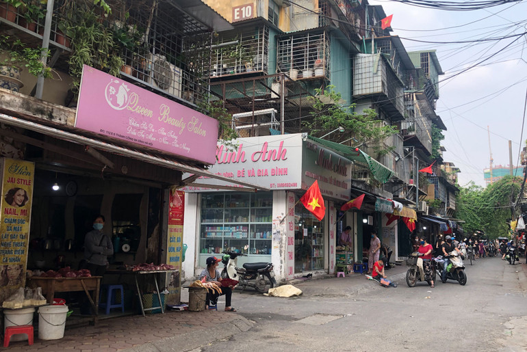 Hà Nội giải tỏa chợ cóc: Nơi nghiêm túc, chỗ lơ là -0