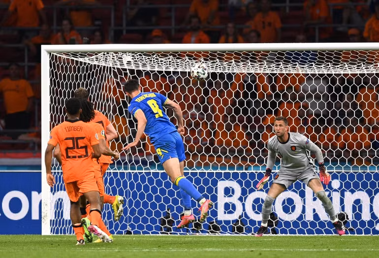 Hà Lan giành chiến thắng kịch tính trước Ukraine -0