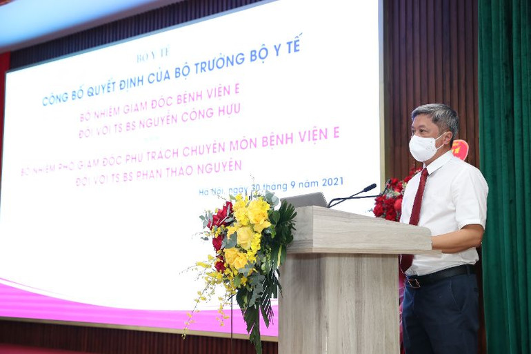 Thứ trưởng Y tế Nguyễn Trường Sơn phát biểu tại buổi lễ. Công bố quyết định bổ nhiệm Giám đốc Bệnh viện E -0