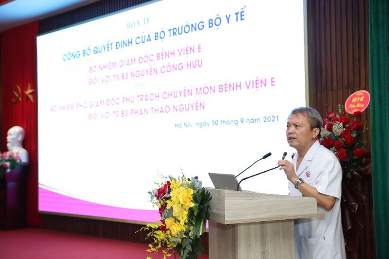 GS, TS Lê Ngọc Thành – nguyên Giám đốc, nguyên Bí thư Đảng ủy Bệnh viện E – Hiệu trưởng Trường Đại học Y dược – Đại học Quốc gia Hà Nội phát biểu. Công bố quyết định bổ nhiệm Giám đốc Bệnh viện E -0