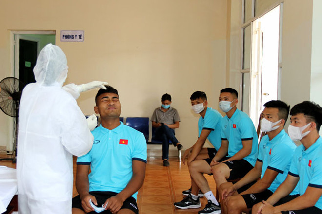 ĐT U22 Việt Nam lấy mẫu xét nghiệm RT-PCR trong ngày đầu hội quân -0