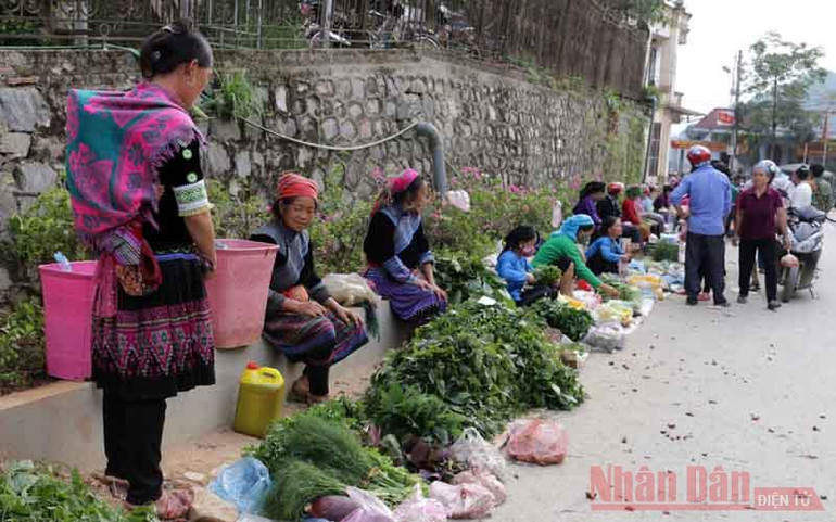 Lôi cuốn Chợ phiên Cốc Pài -1
