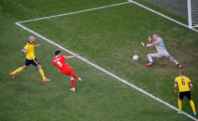 Tây Ban Nha, Thụy Điển dắt tay nhau qua vòng bảng -0