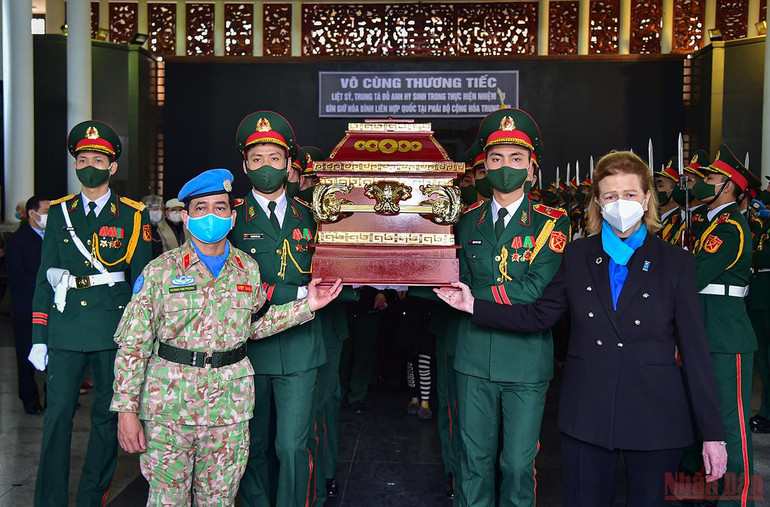 Thương tiếc Trung tá Đỗ Anh - sỹ quan gìn giữ hòa bình hy sinh khi làm nhiệm vụ nhân đạo quốc tế -0