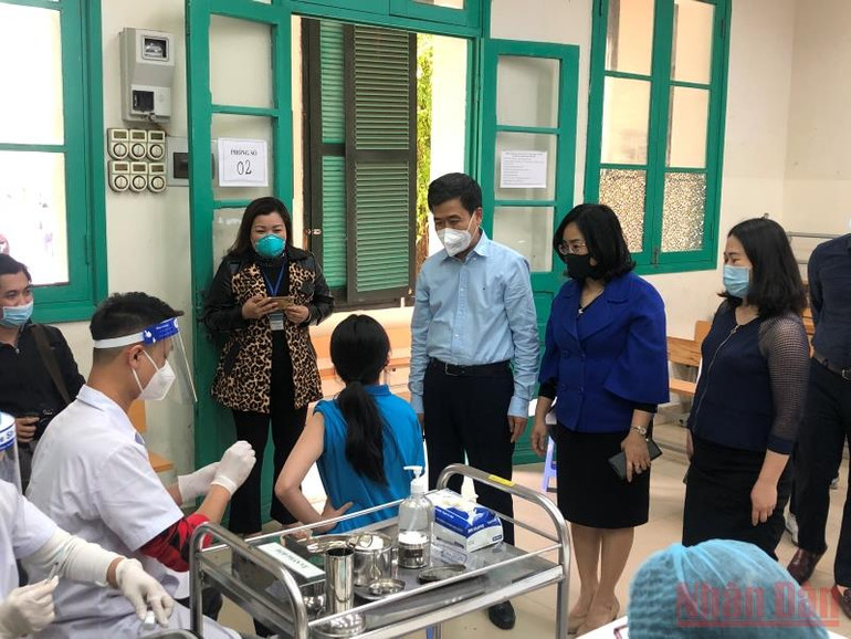 Quận Hoàn Kiếm triển khai tiêm vaccine Covid-19 cho trẻ từ 5 tuổi đến dưới 12 tuổi -0