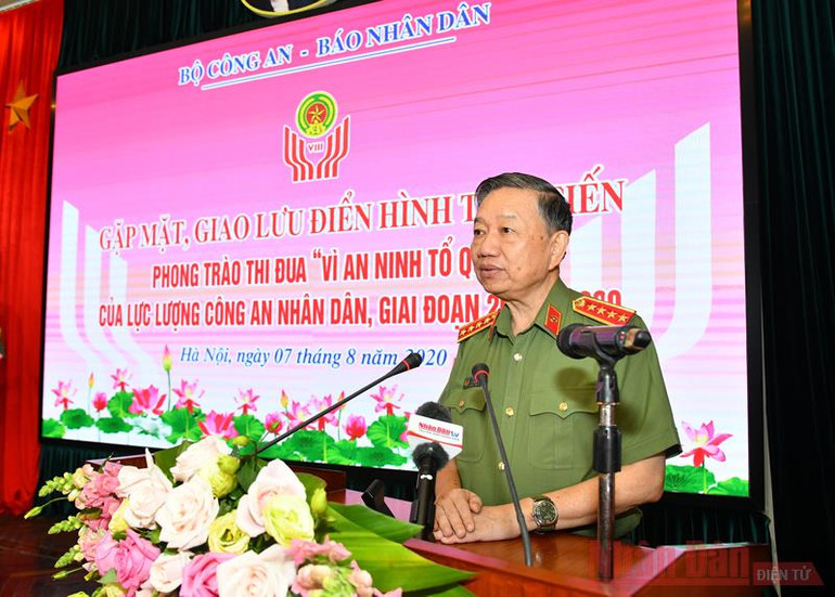 Bộ trưởng Công an Tô Lâm phát biểu ý kiến. Báo Nhân Dân giao lưu các điển hình tiên tiến trong các phong trào thi đua vì an ninh Tổ quốc -0