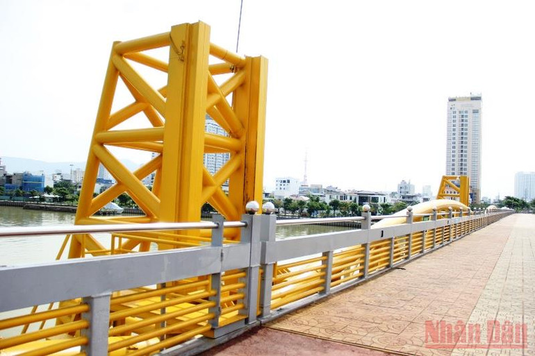 Đà Nẵng nâng, hạ nhịp cầu Nguyễn Văn Trỗi để khai thác du lịch -0