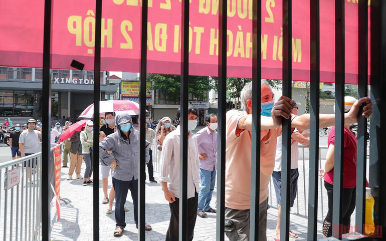 Mở điểm bán hàng lưu động phục vụ người dân mua bánh trung thu -3