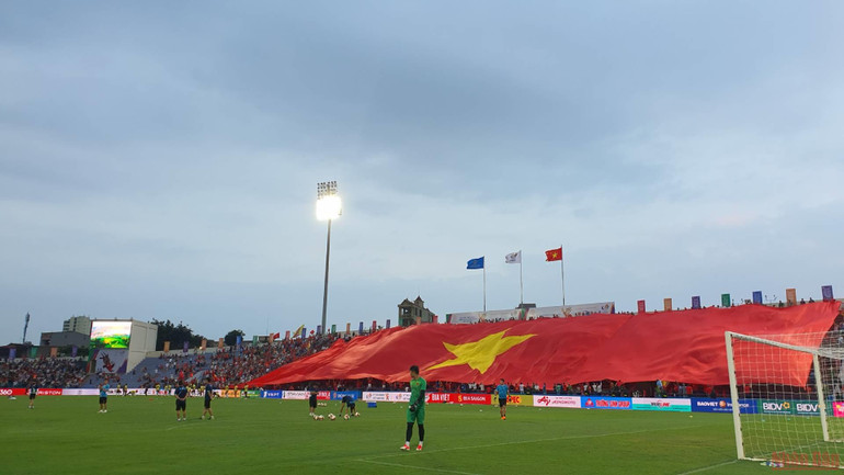 Hai đội chuẩn bị ra sân -2