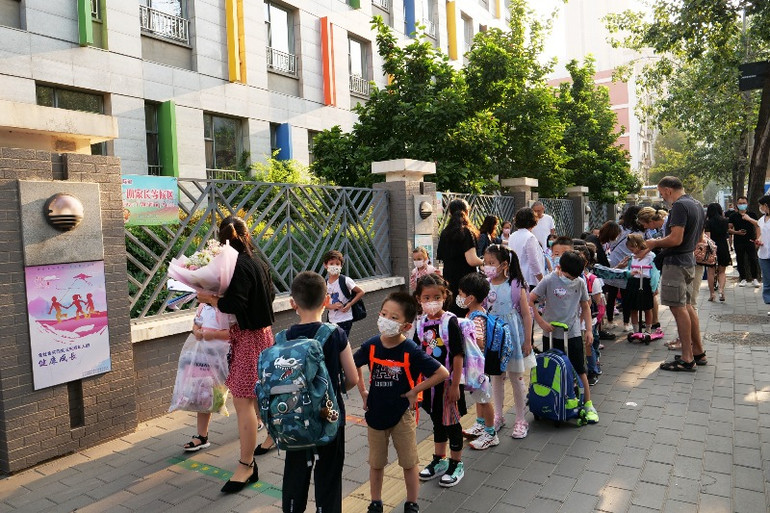 Học sinh phổ thông Trung Quốc khai giảng năm học mới -0