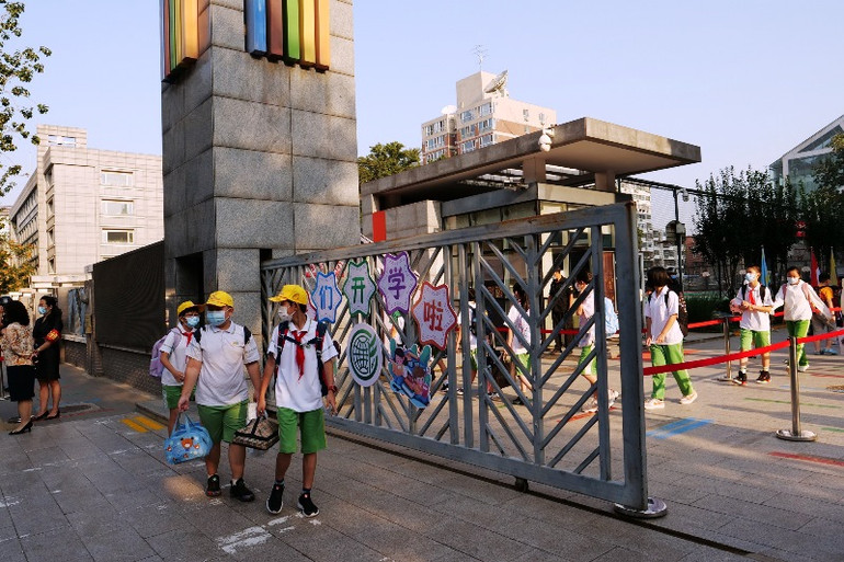 Học sinh phổ thông Trung Quốc khai giảng năm học mới -0