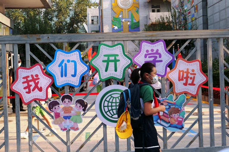 Học sinh phổ thông Trung Quốc khai giảng năm học mới -0