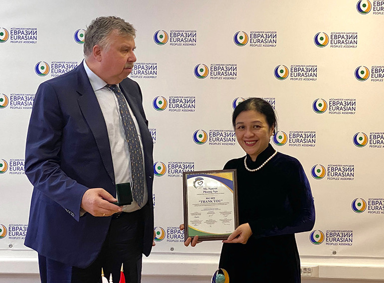 Thúc đẩy hợp tác giao lưu nhân dân với Thành phố Saint Petersburg -0