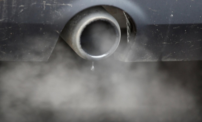 Anh cấm ô tô chạy xăng vào năm 2030 để không phát thải -0