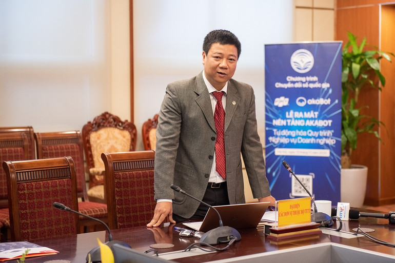 Ông Đỗ Công Anh, Phó Cục trưởng Cục Tin học hóa, Bộ Thông tin và Truyền thông. Ra mắt robot “ảo” akaBot tự động hóa quy trình nghiệp vụ doanh nghiệp -0