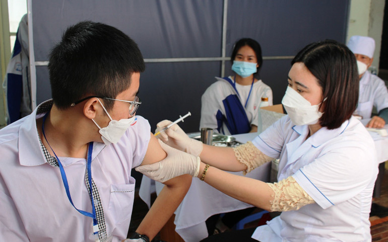 Huy động tổng lực, đẩy nhanh tiến độ tiêm bao phủ vaccine phòng Covid-19 ở Thanh Hóa -0
