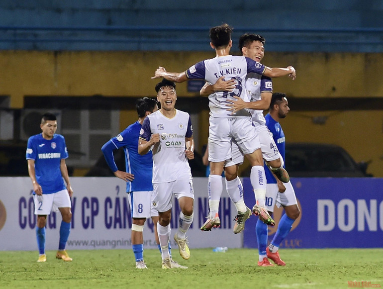 Hà Nội trở lại thăng hoa, Sài Gòn thắng tối thiểu Hà Tĩnh -0