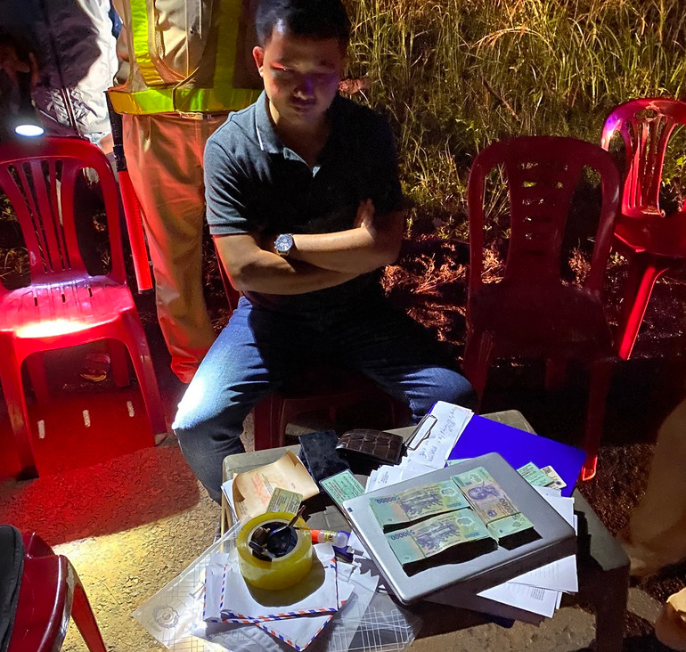 Khởi tố hai phóng viên cưỡng đoạt tiền của doanh nghiệp -0