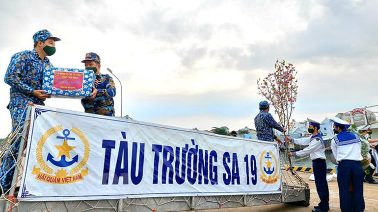 Mang hương vị Tết đất liền ra các 