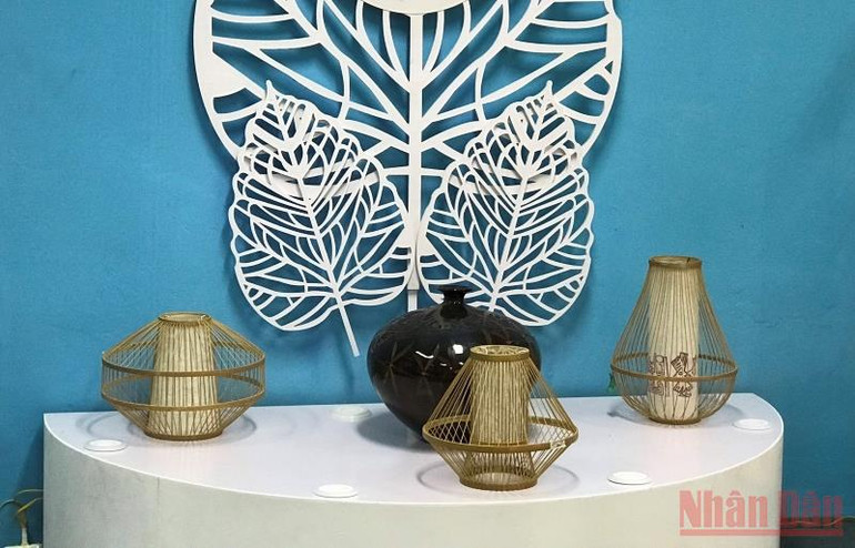 Một số sản phẩm thủ công mỹ nghệ ngành mây tre đan - sừng mỹ nghệ tiêu biểu của Hà Nội được trưng bày, giới thiệu tại triển lãm. Hà Nội giới thiệu các mẫu thiết kế tiêu biểu ngành mây tre đan -0
