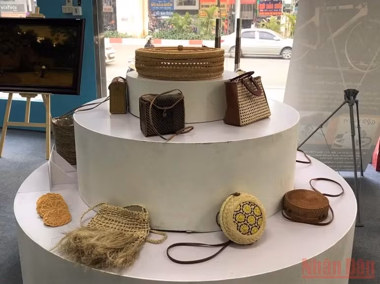 Hà Nội giới thiệu các mẫu thiết kế tiêu biểu ngành mây tre đan -0