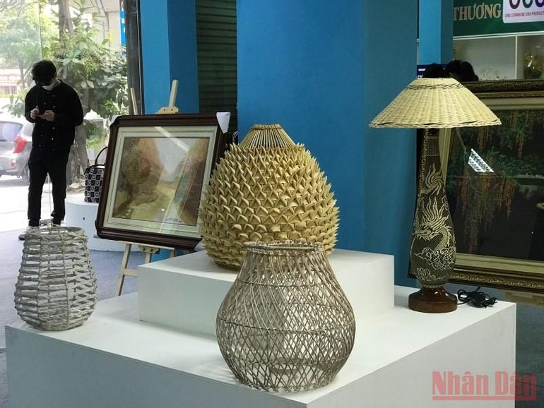Một số sản phẩm thủ công mỹ nghệ ngành mây tre đan - sừng mỹ nghệ tiêu biểu của Hà Nội được trưng bày, giới thiệu tại triển lãm. Hà Nội giới thiệu các mẫu thiết kế tiêu biểu ngành mây tre đan -0