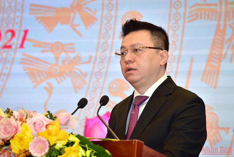 Đồng chí Lê Quốc Minh, Ủy viên Trung ương Đảng, Phó Trưởng Ban Tuyên giáo Trung ương, Tổng Biên tập Báo Nhân Dân, Chủ tịch Hội Nhà báo Việt Nam trình bày tham luận tại Hội nghị. (Ảnh: Thành Đạt) Hội nghị báo chí toàn quốc tổng kết năm 2021, triển khai nhiệm vụ năm 2022. -0