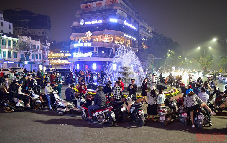 Một mùa Giáng sinh đặc biệt của 2 thành phố lớn Hà Nội và thành phố Hồ Chí Minh -0