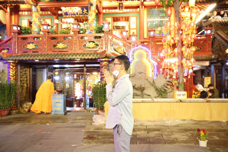 Người dân Đà Nẵng mua lộc may mắn đầu năm -0