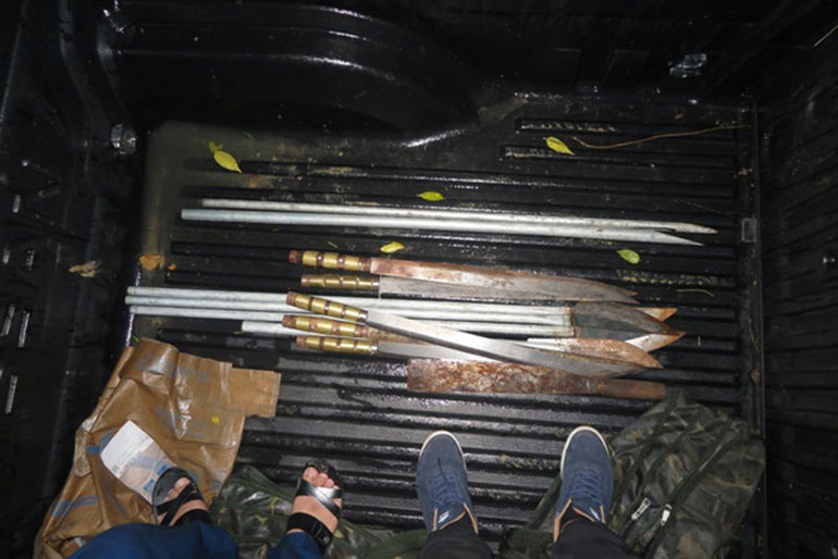 Triệt phá hai băng nhóm bảo kê đường biên ở Lào Cai -2