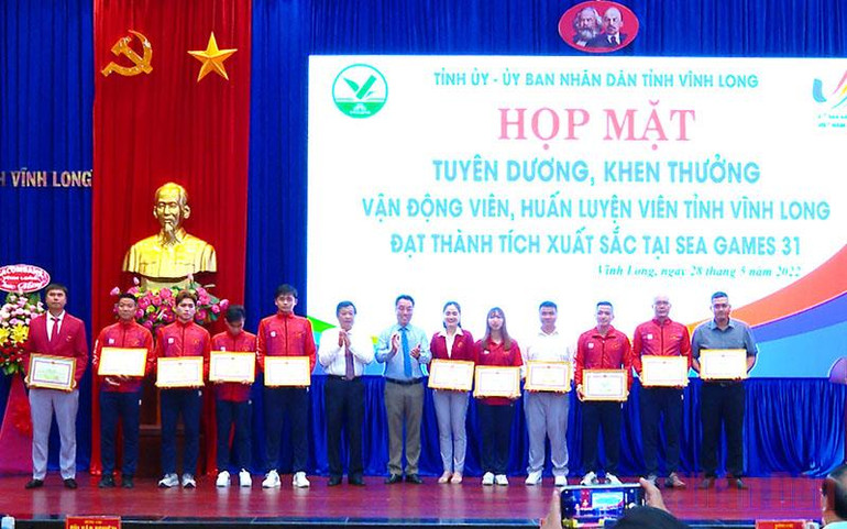 Lãnh đạo tỉnh Vĩnh Long tuyên dương, khen thưởng đoàn thể thao Vĩnh Long tham dự SEA Games 31 đạt thành tích xuất sắc. Vĩnh Long khen thưởng đoàn thể thao đạt thành tích cao tại Sea Games 31 -0