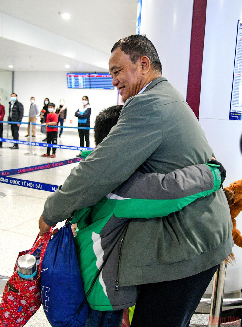 Đồng bào trở về từ Ukraine: Chuyến hồi hương hạnh phúc nhất -0