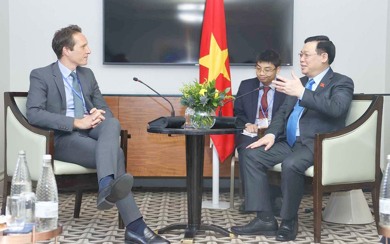 Chủ tịch Quốc hội Vương Đình Huệ tiếp lãnh đạo một số tập đoàn của Vương quốc Anh -0