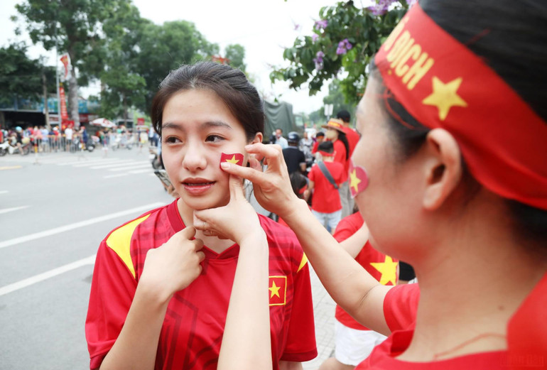 (Ảnh: Khiếu Minh) Rất đông cổ động viên đến cổ vũ cho đội tuyển U23 Việt Nam -0