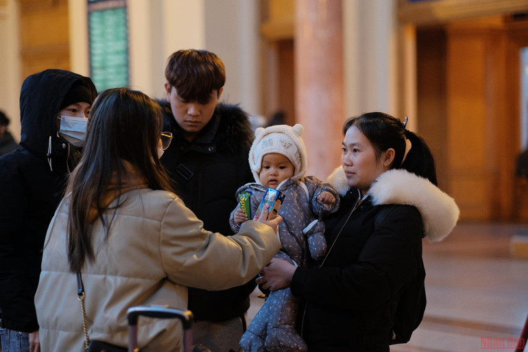 Những màu áo thanh niên trên biên giới Ukraine -0