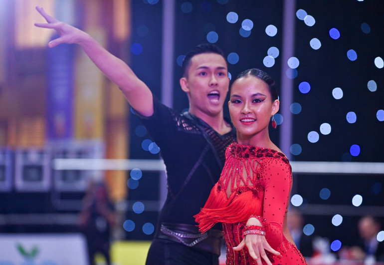 Cặp đôi Say Keat Ooi và Xin Nee Che (Malaysia) với điệu nhảy Cha cha cha sôi động và hấp dẫn. Màn khiêu vũ quyến rũ trên sàn đấu SEA Games 31 -0