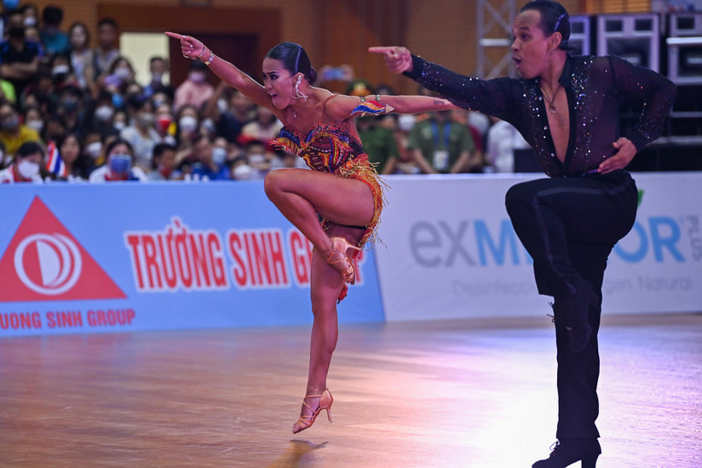 Trong ngày khai mạc, các vận động viên thi đấu các điệu nhảy khi Latin bao gồm Cha cha cha, Jive, Paso Doble, Rumba, Samba và Five Dance. Màn khiêu vũ quyến rũ trên sàn đấu SEA Games 31 -0