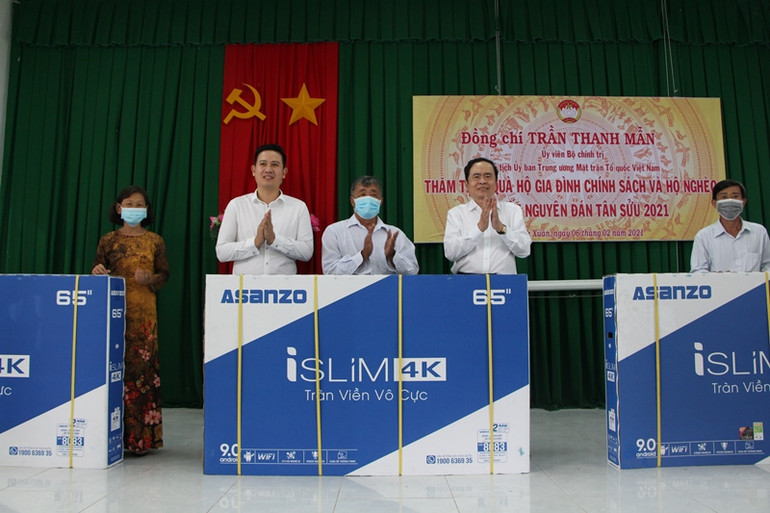 Đồng chí Trần Thanh Mẫn tặng quà Tết gia đình chính sách, hộ nghèo tại tỉnh Hậu Giang -0