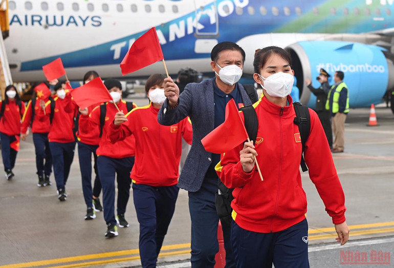 Tuyển nữ Việt Nam về nước, khép lại hành trình giành vé dự World Cup -0