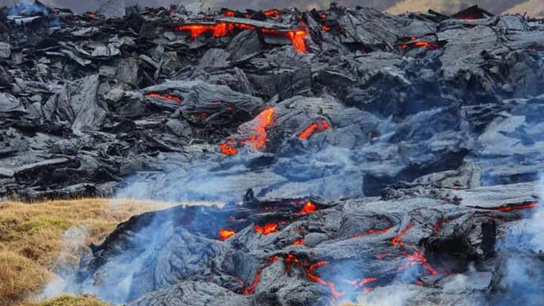 Hình ảnh núi lửa 6.000 năm tuổi phun trào ở Iceland -0