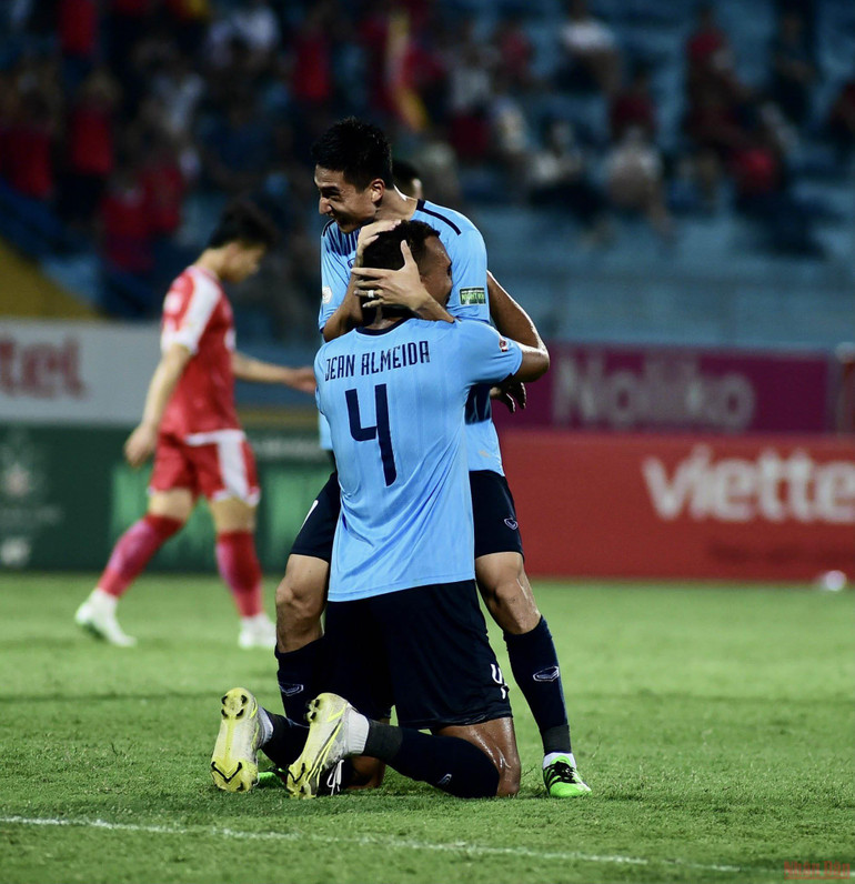 Viettel bất ngờ thua phút cuối trước Hồng Lĩnh Hà Tĩnh -0