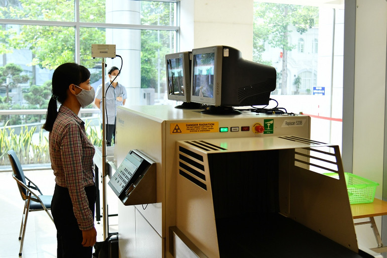 Bảo đảm phòng dịch khi tác nghiệp tại Kỳ họp thứ nhất Quốc hội khóa XV -0