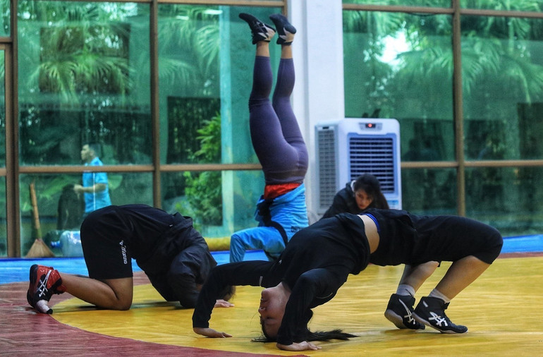 Đội tuyển Vật nữ Việt Nam luyện tập chuẩn bị SEA Games 31 -0