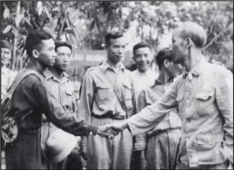 Chủ tịch Hồ Chí Minh với người làm báo Việt Nam và bạn bè quốc tế -0