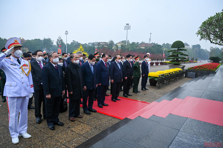 Các đồng chí lãnh đạo Đảng, Nhà nước vào Lăng viếng Chủ tịch Hồ Chí Minh -0