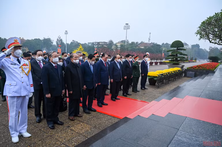 Các đồng chí lãnh đạo Đảng, Nhà nước vào Lăng viếng Chủ tịch Hồ Chí Minh -0